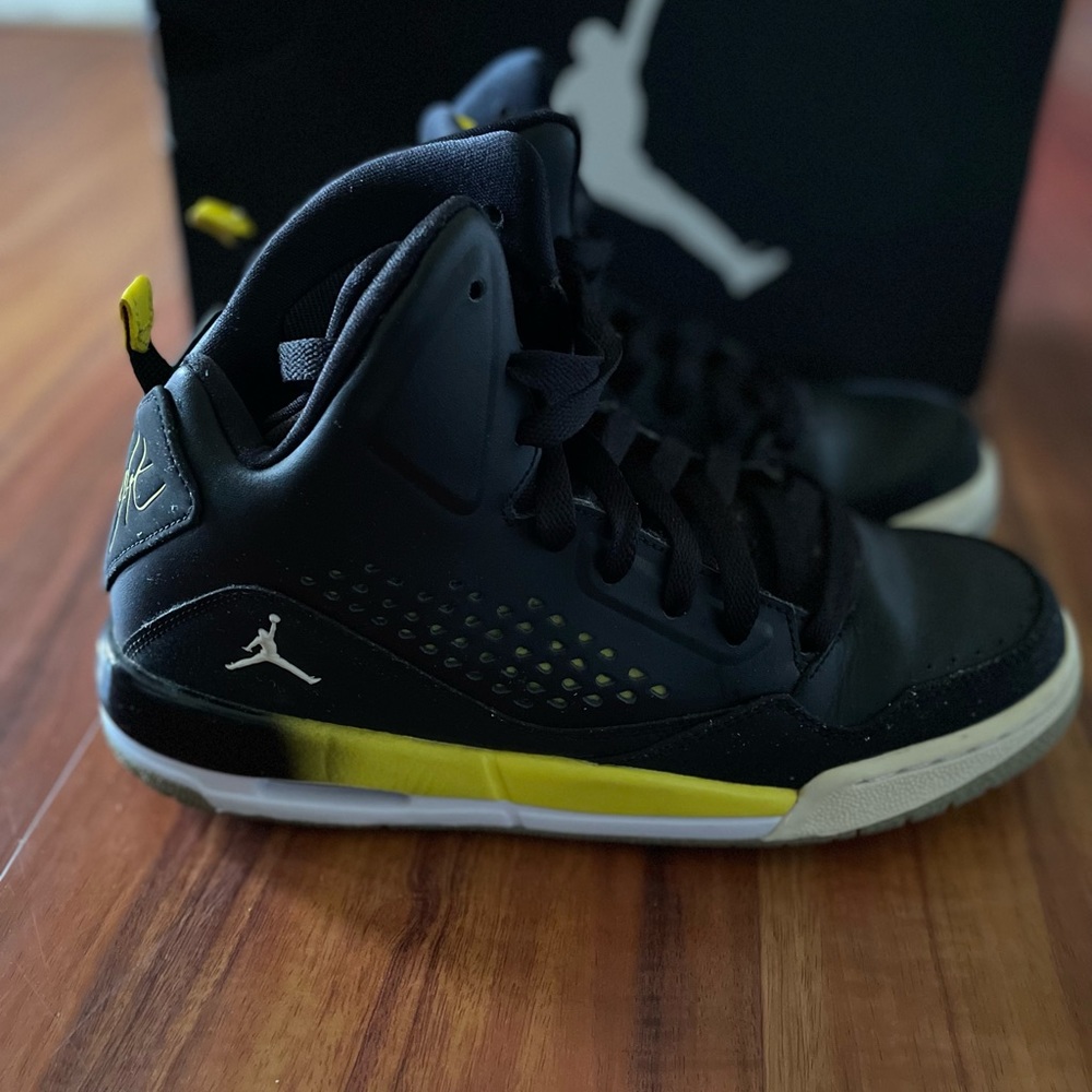 Jordan SC3 Youth 6.5 Or (Women: 8). GUC